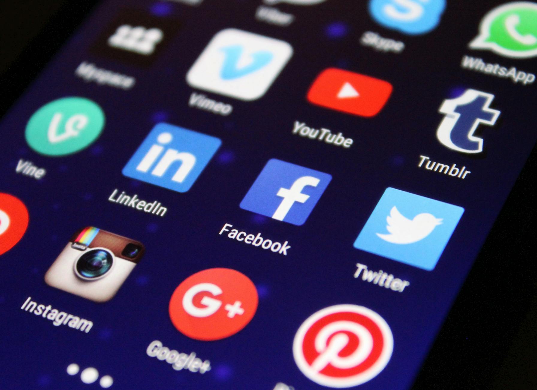 YouTube Kanalı Açarak Para Kazanma: 2024’ün Gizli İçerik Üreticiliği Stratejileri