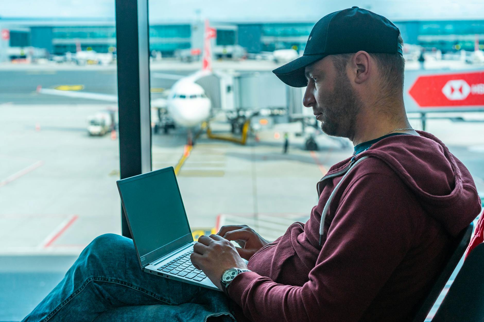 Travel Nightmare! How a Sudden Alaska Airlines System Outage Grounded Flights Across the Nation