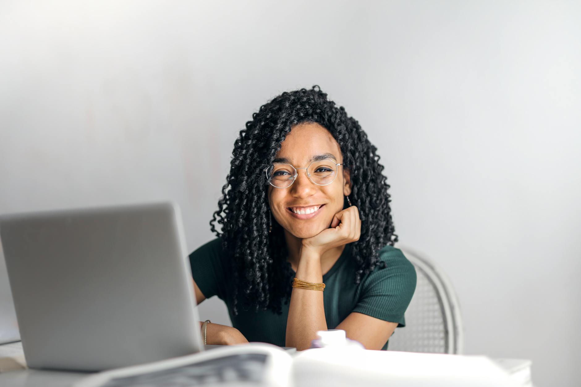 Fiverr ve Upwork Üzerinden Online Para Kazanma Sanatı: Başarılı Bir Freelancer Olma Rehberi