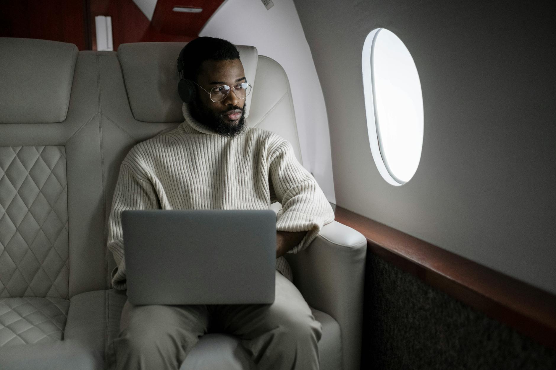 Is American Airlines Losing Altitude in the Luxury Travel Market? The High-Stakes Race for Elite Passenger Spending!