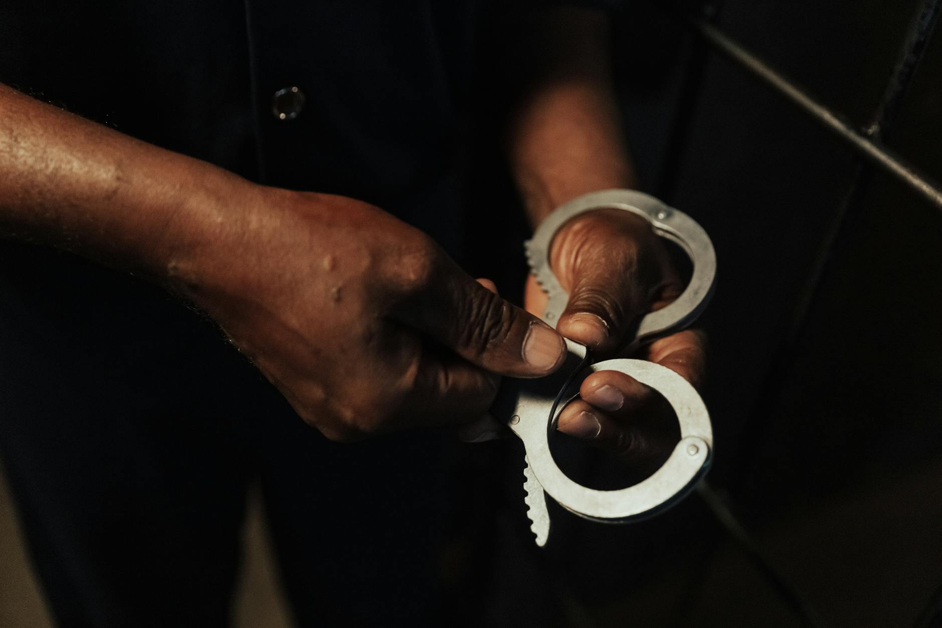 Viral Lock-Picking Sensation: How a Major Company’s Lawsuit Against a YouTuber Backfired, Solidifying the Legality of Lock Bypass Demonstrations!